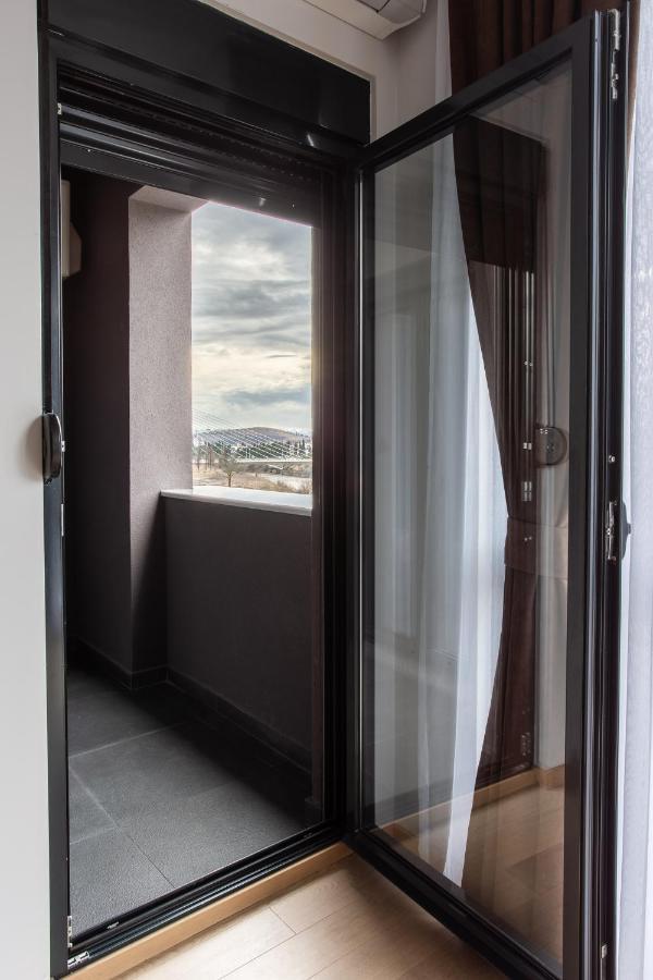 Lina - Pg, Moraca River Apartment Podgorica Ngoại thất bức ảnh