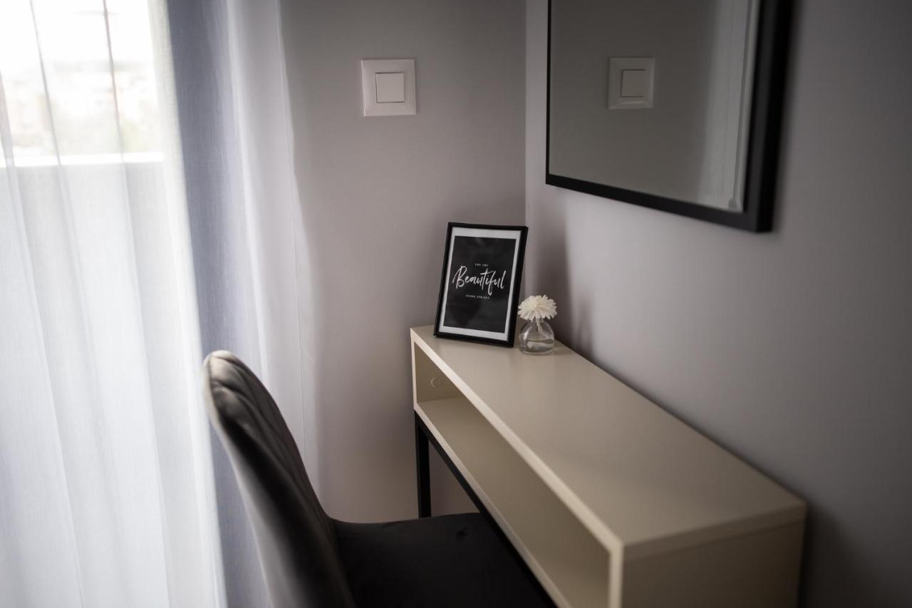 Lina - Pg, Moraca River Apartment Podgorica Ngoại thất bức ảnh